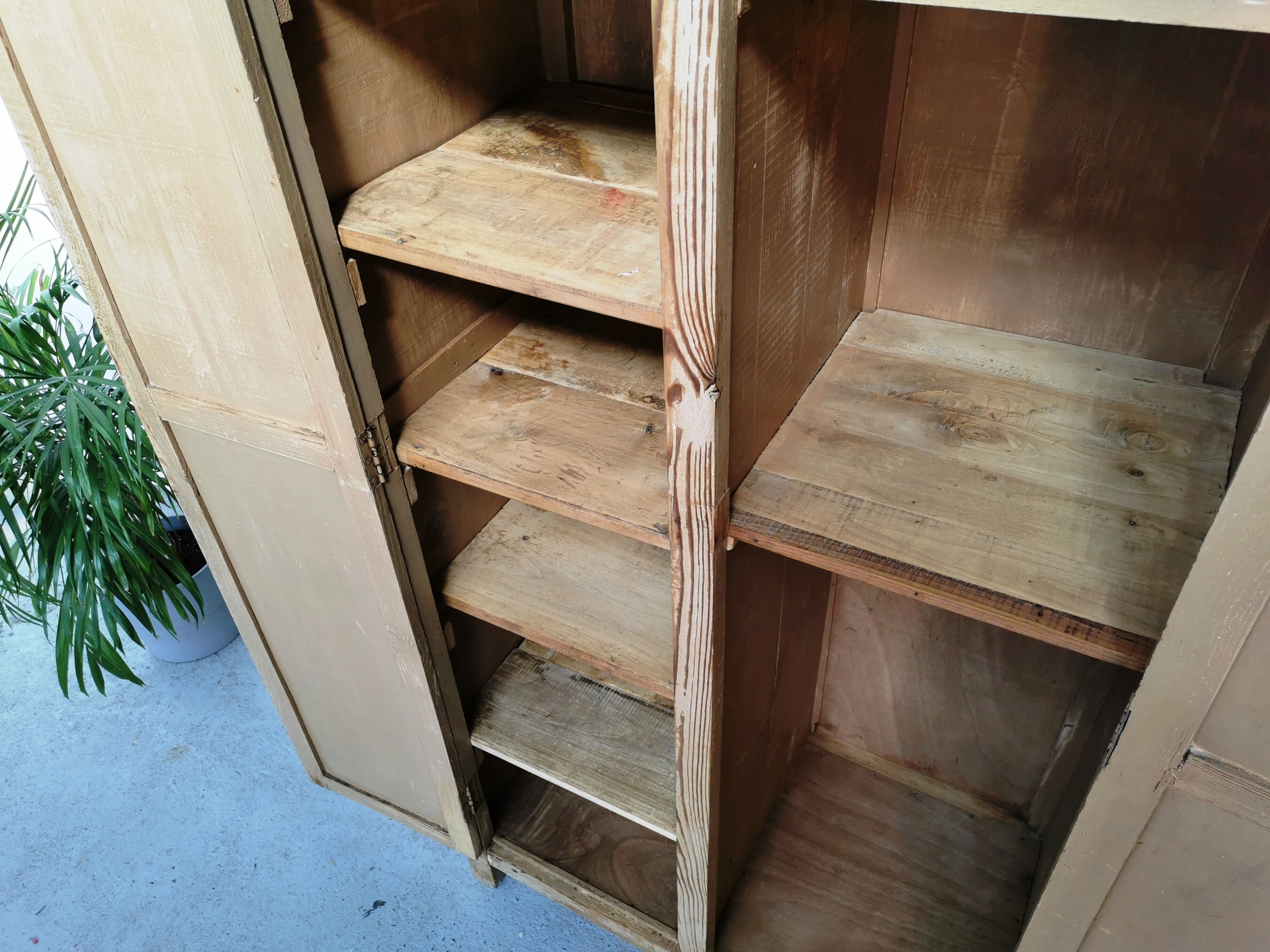 Armoire parisienne vintage