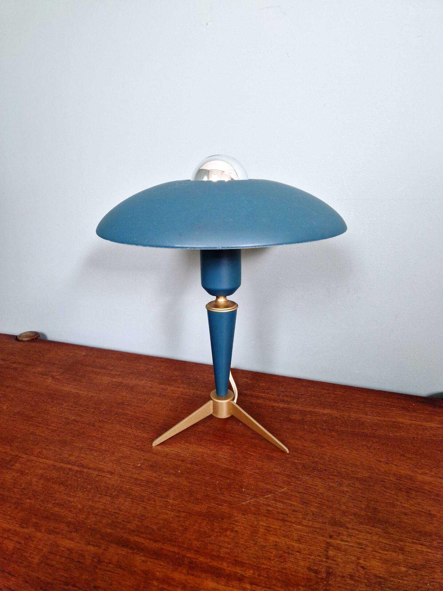 Philips tripod lamp, model Bijou, design by Louis Kalff, 1950