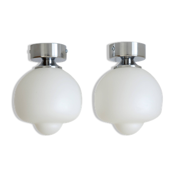 2 appliques, plafonniers en verre opalin