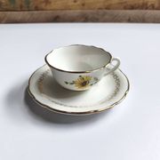 Set of 8 vintage cups with saucers Gien daisies.