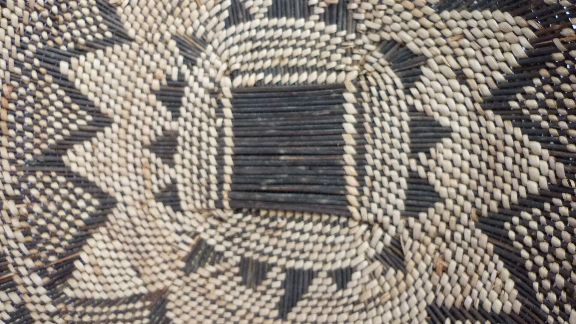 Corbeille tressée africaine