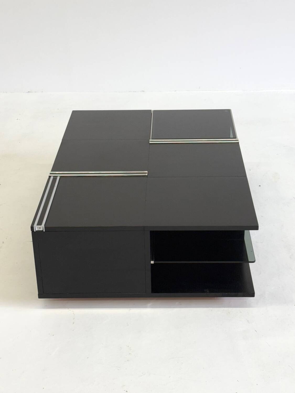 Table basse vintage en bois noir de Fiarm avec détails chromés