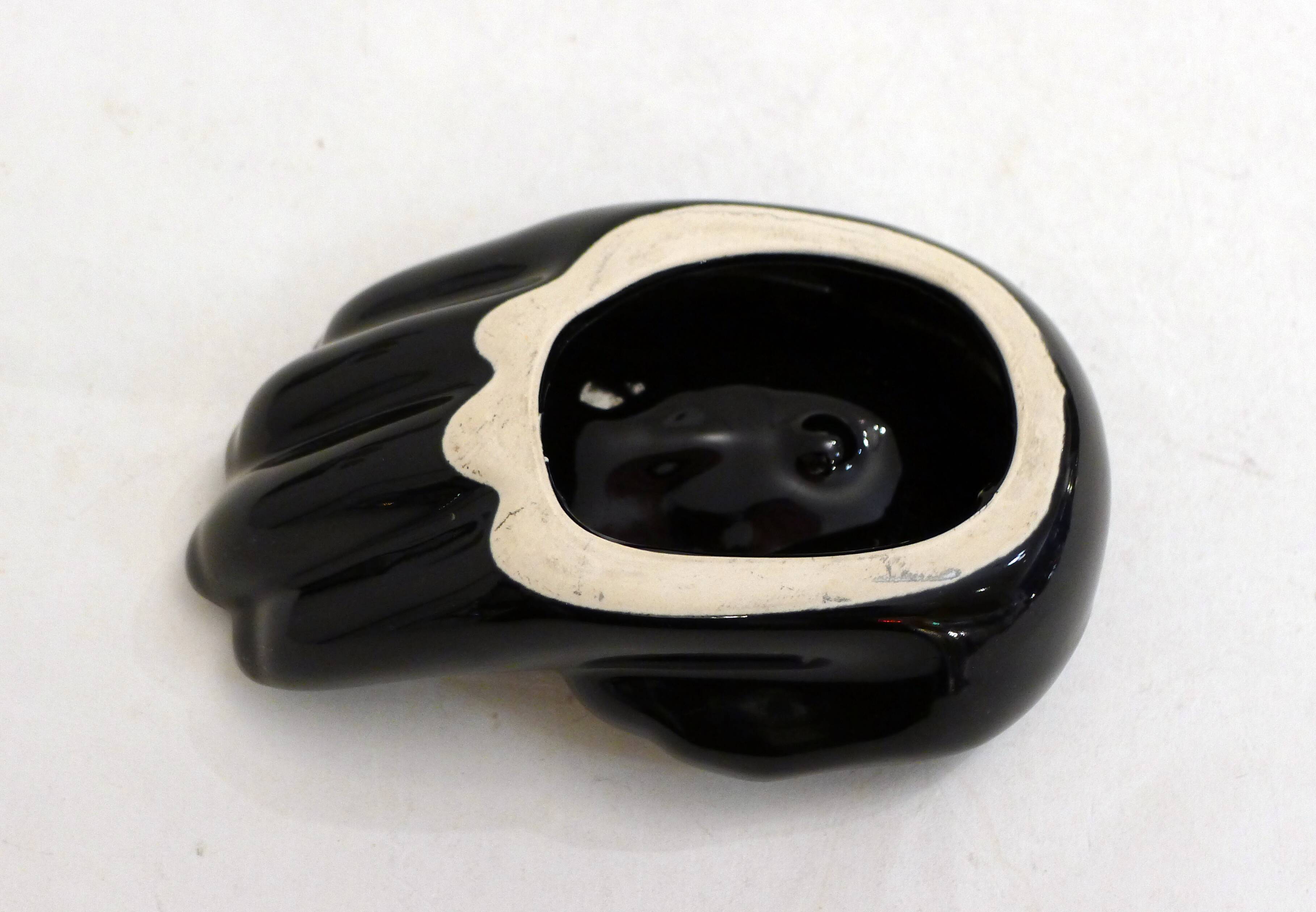 Empty pocket dish Hand 1980s in black earthenware