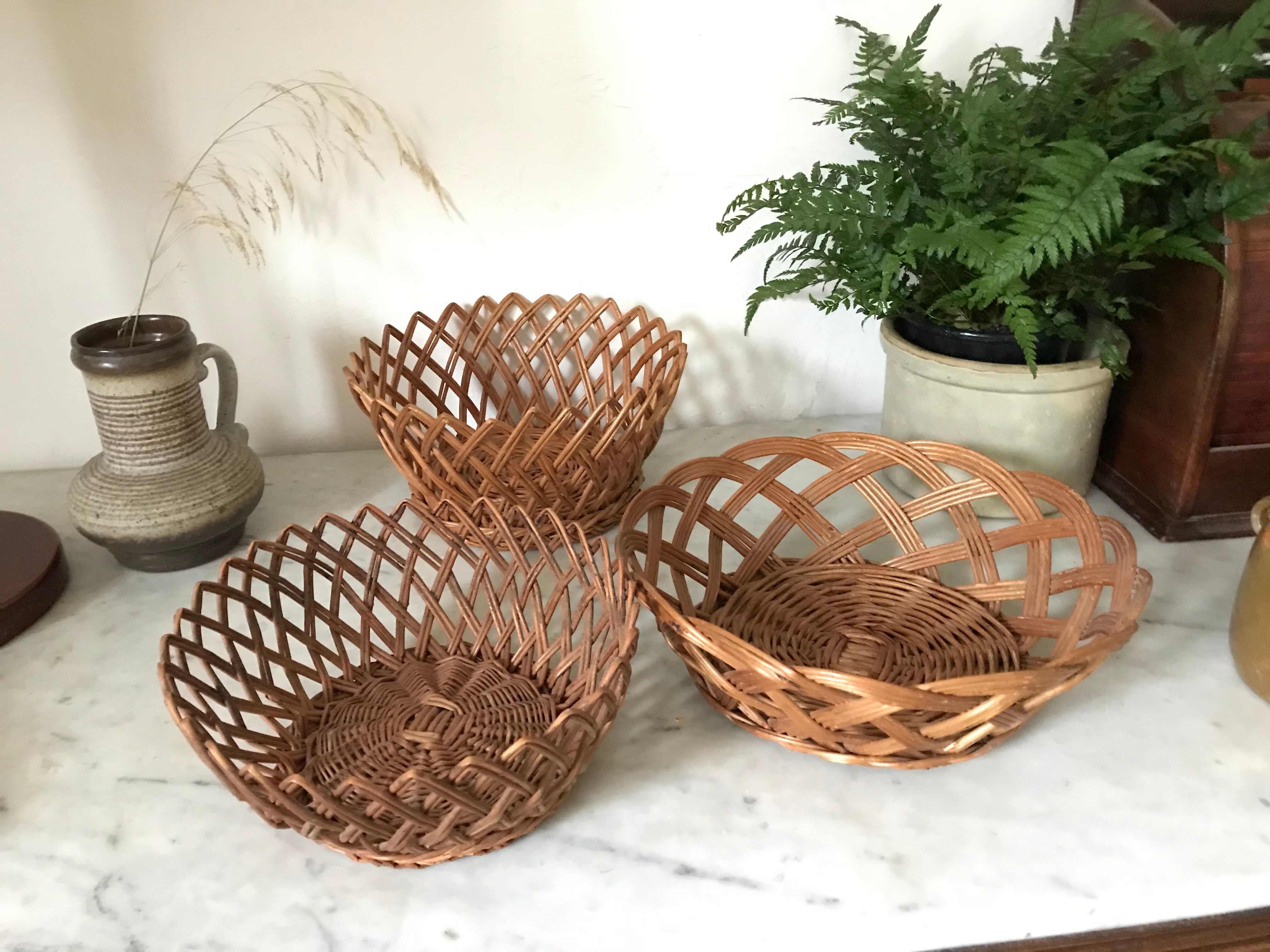 Lot of 3 wicker baskets