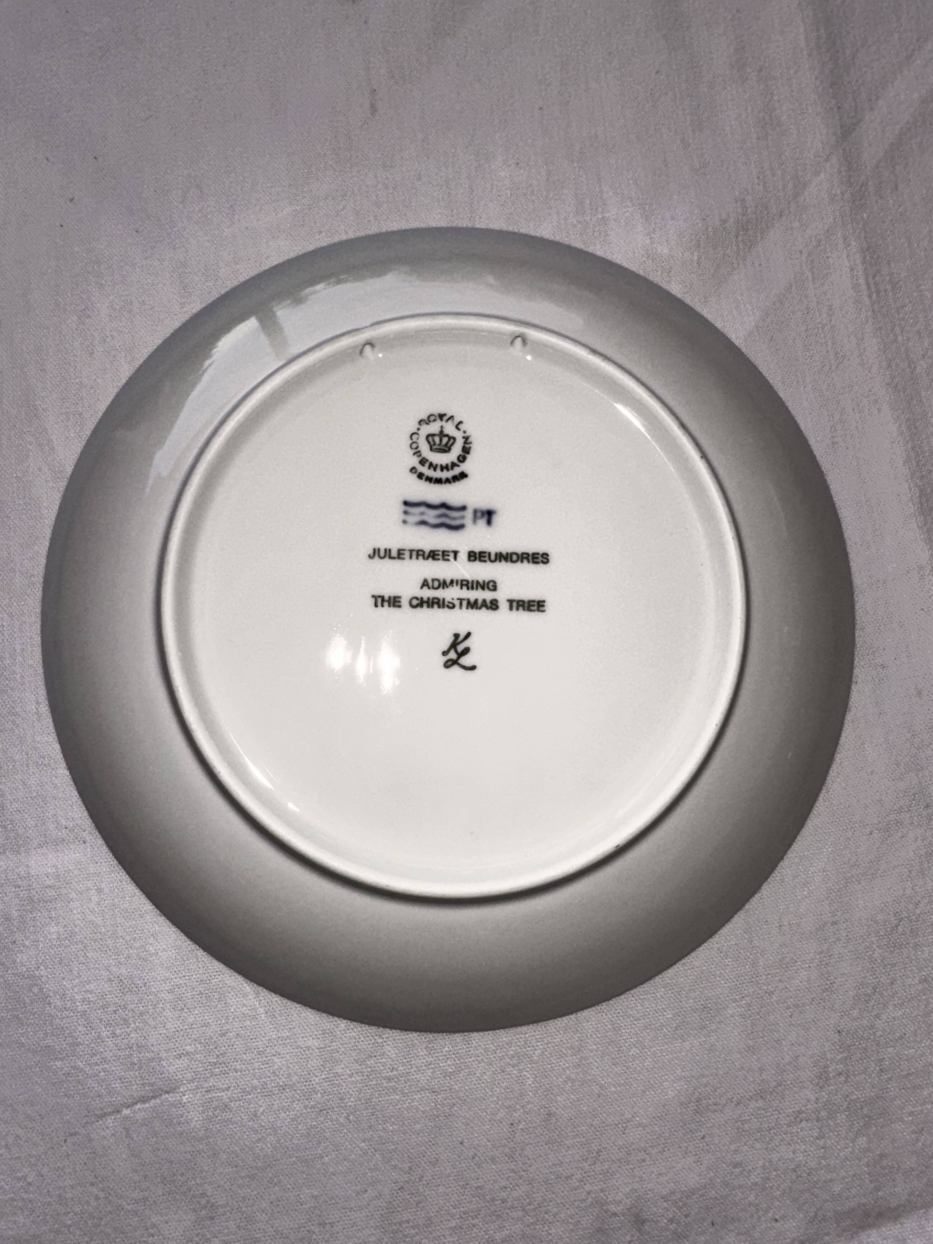 Royal Copenhagen porcelain Christmas plate 1981
