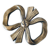Bow-shaped brass trivet
