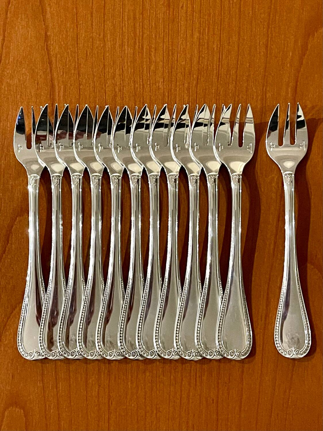 Christofle Malmaison 12 oyster forks excellent condition
