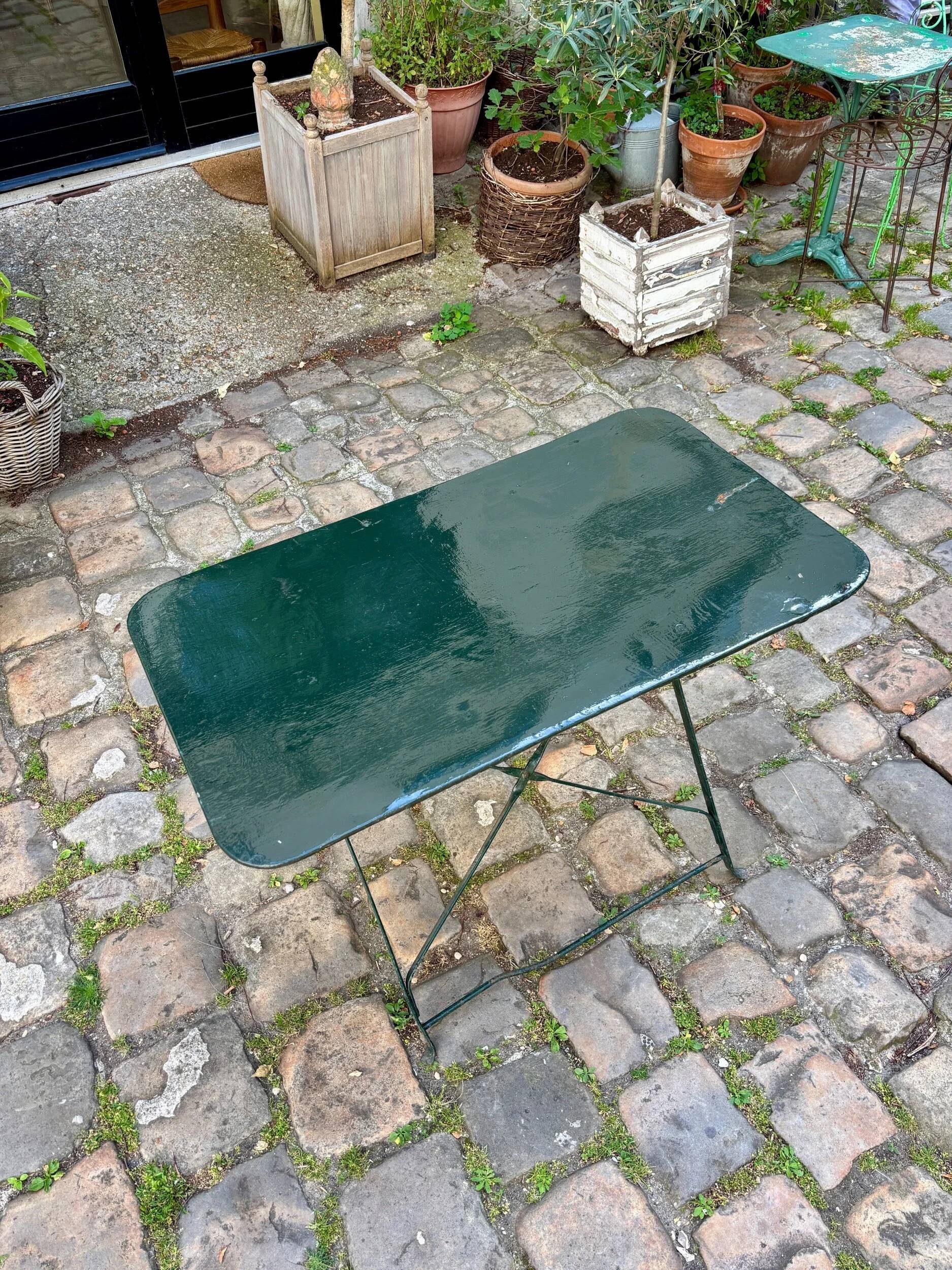 Salon de jardin, table et 4 chaises pliantes en métal vert