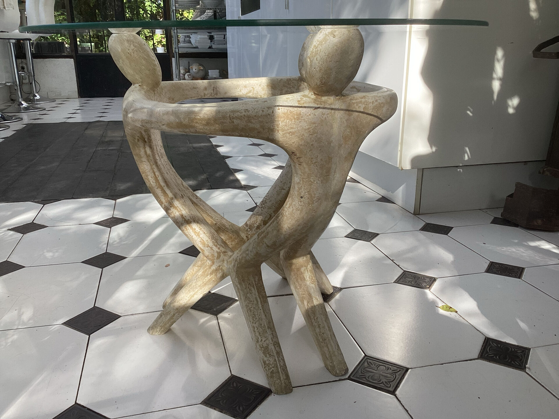Table basse année  70 en pierre reconstituée de style brutaliste