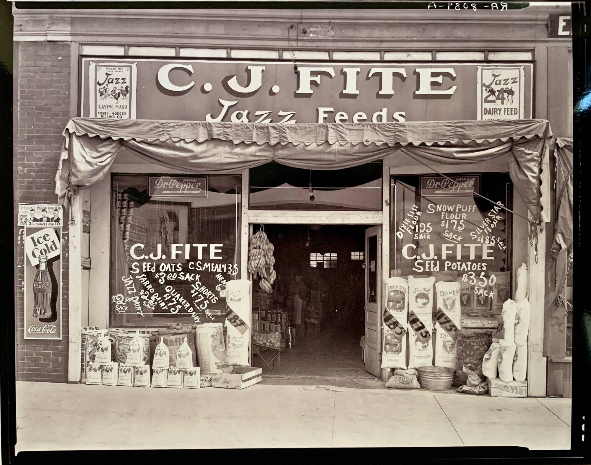 Vintage photo Mississippi 1936 – Front of CJ Fite Jazz Feeds – First print