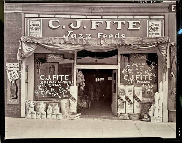 Photo vintage Mississippi 1936 – Devanture CJ Fite Jazz Feeds – Tirage prem