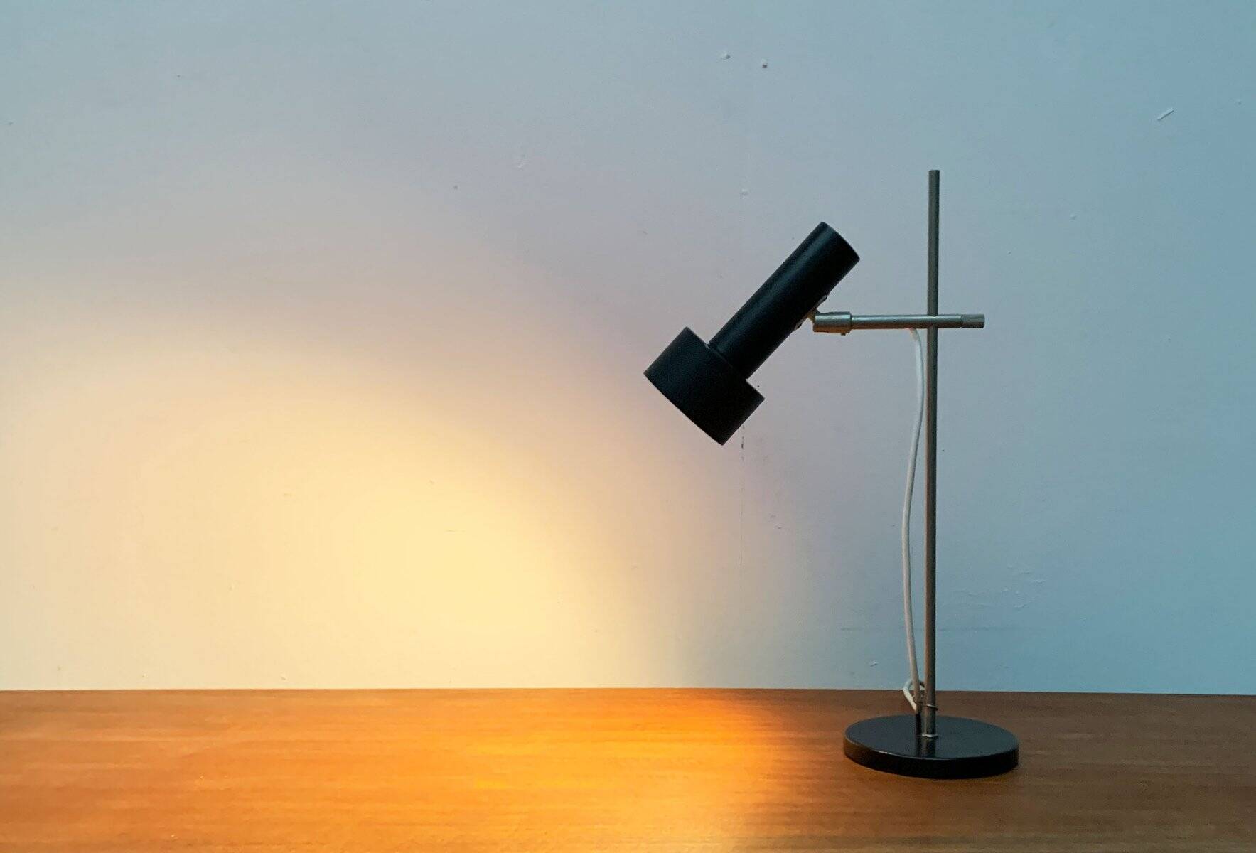 Mid-century minimalist table lamp by Beisl, 1960s.