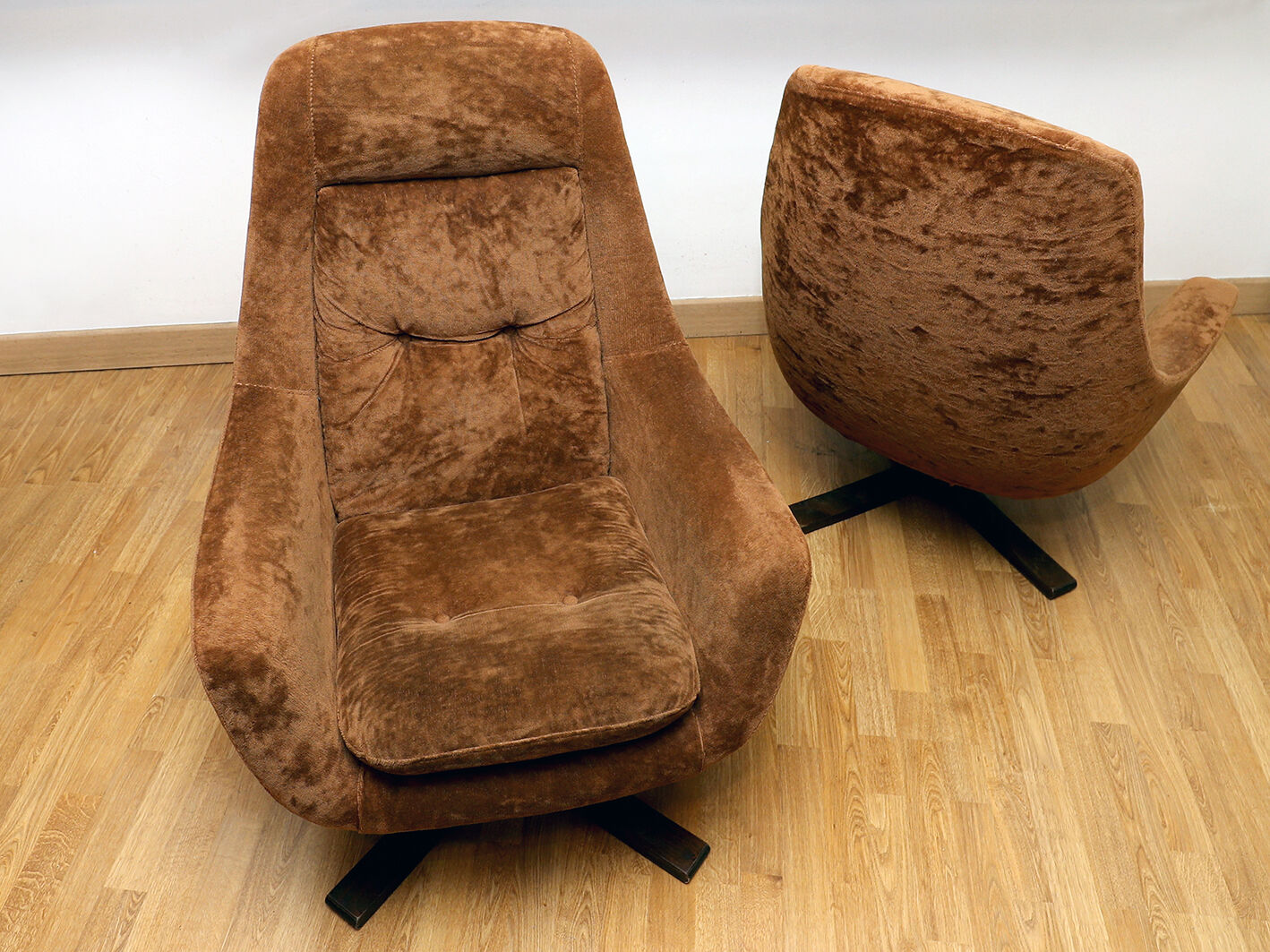 Egg armchairs years 60