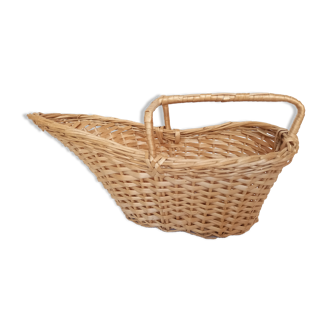 Natural wicker bottle holder