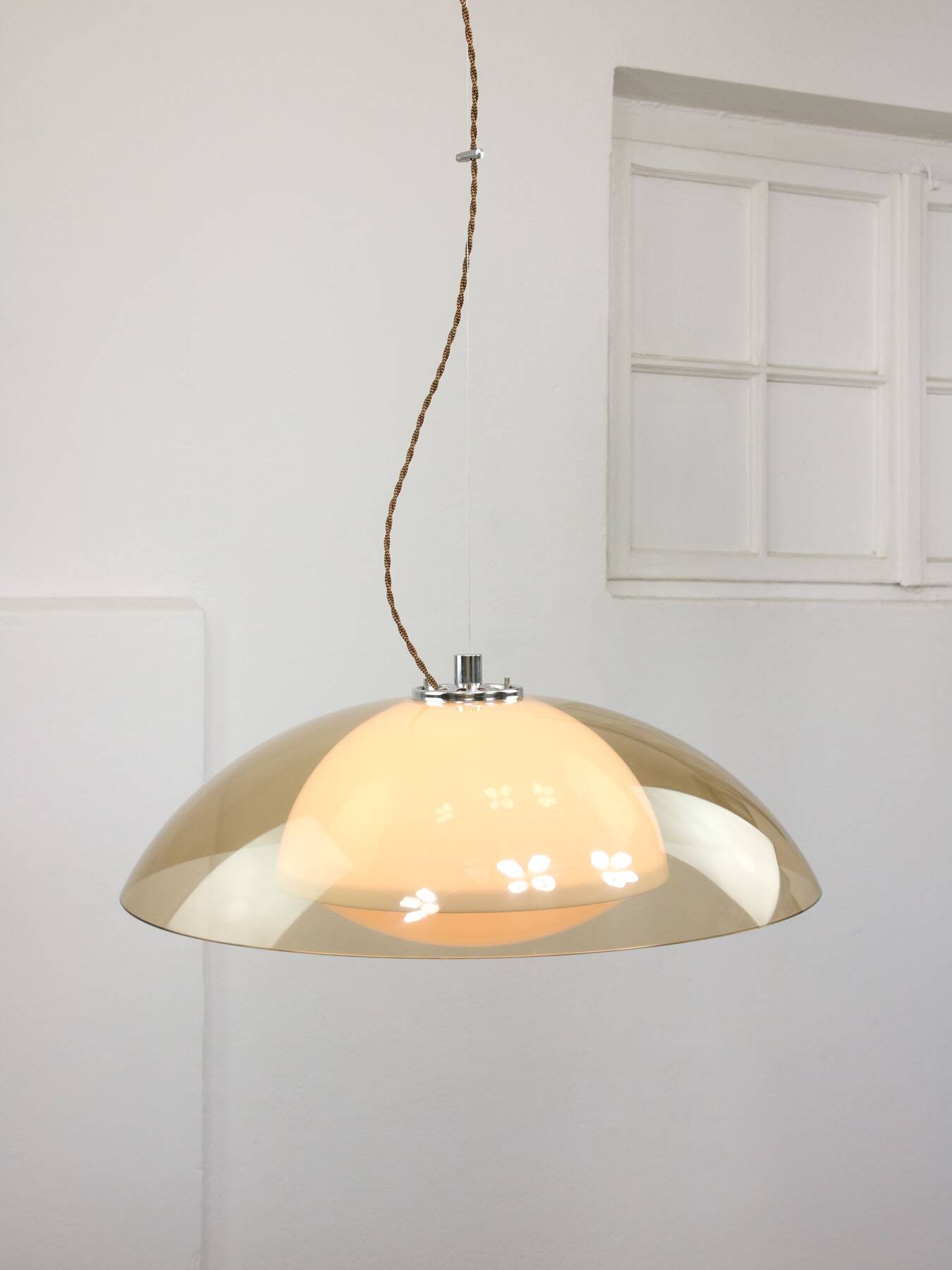 Lampe rare UFO Space Age de Guzzini en marron clair, années 1970