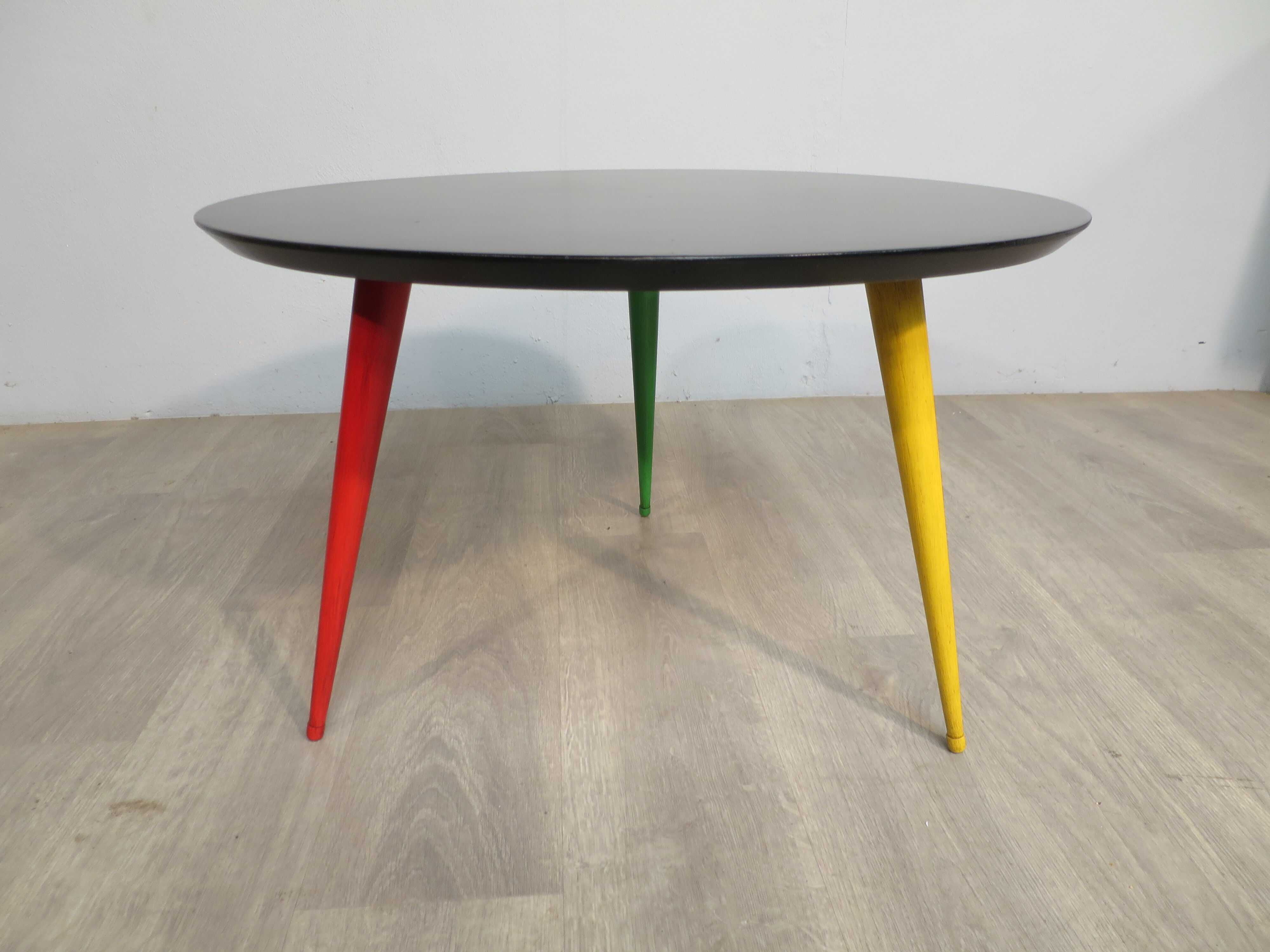 Roundtable round feet compasses