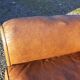 Fauteuil club des années 30 en simili cuir