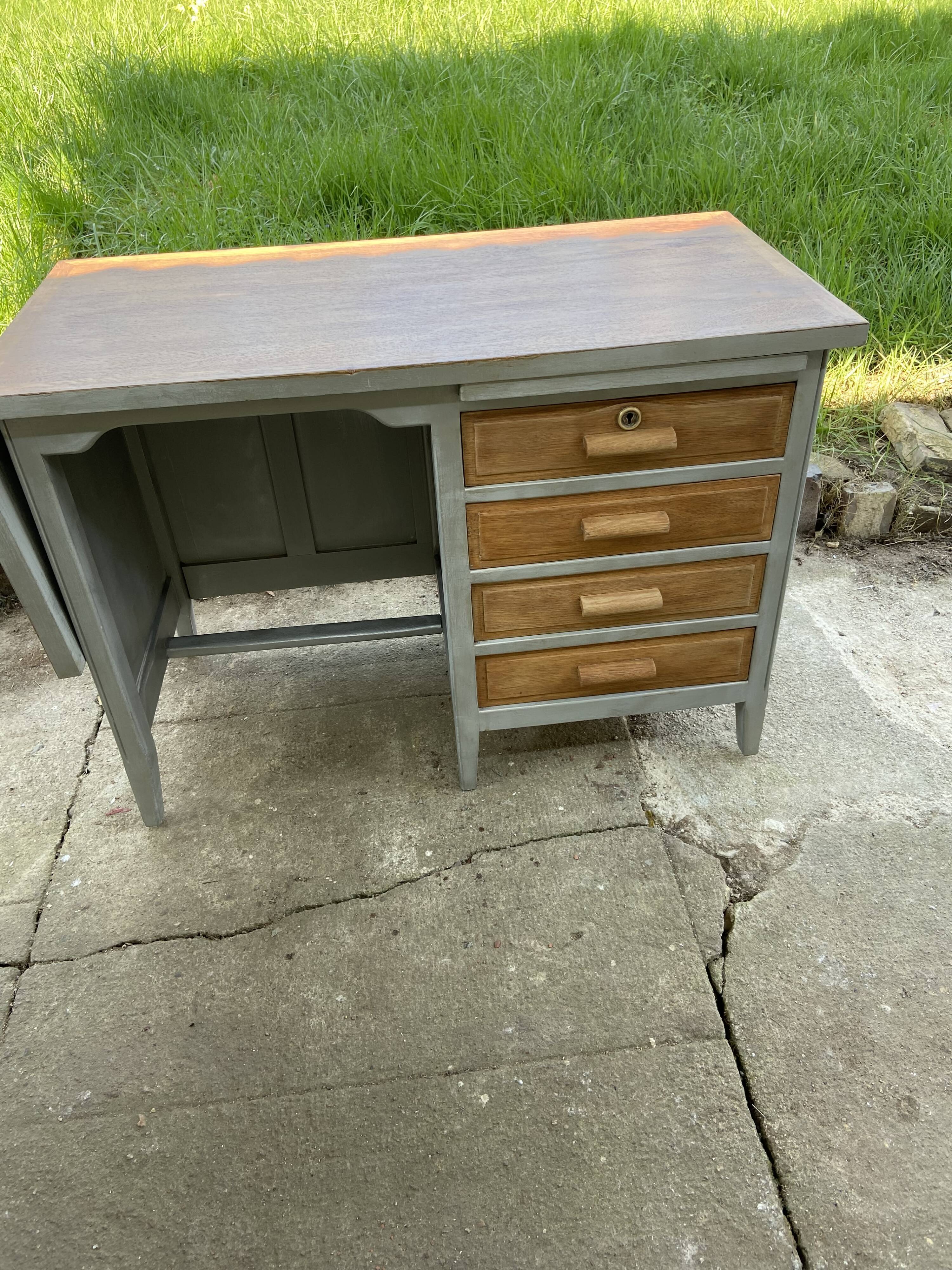 Children's desk in wood, patinated gray