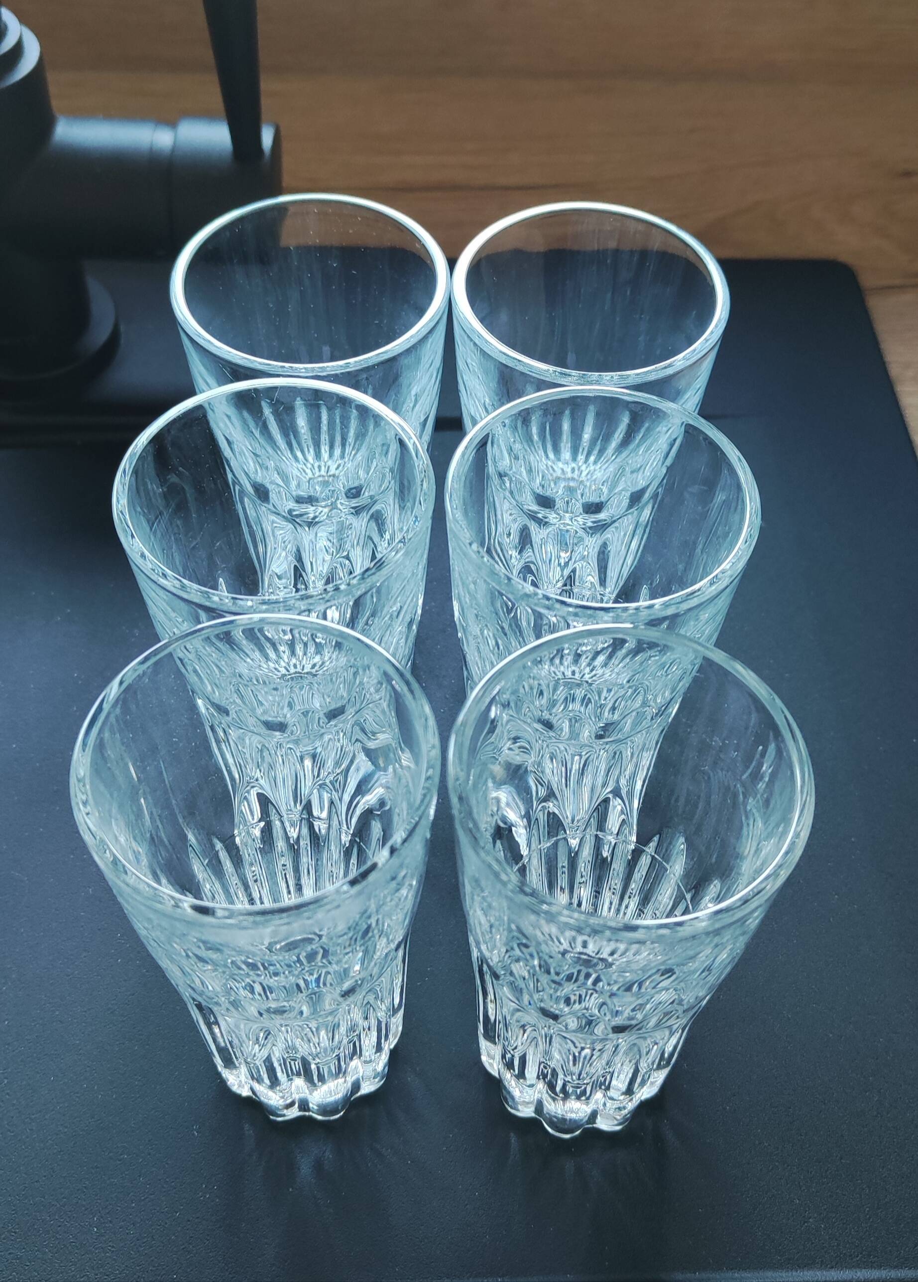 6 elegant and thick Susa glasses of approximately 16 cl