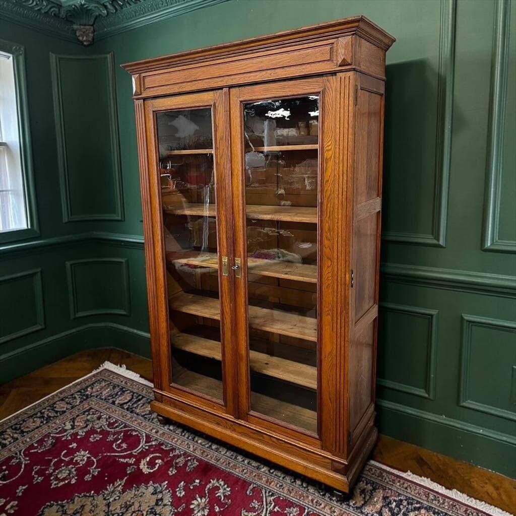 Vintage wooden laboratory cabinet/display cabinet/pharmacy cabinet