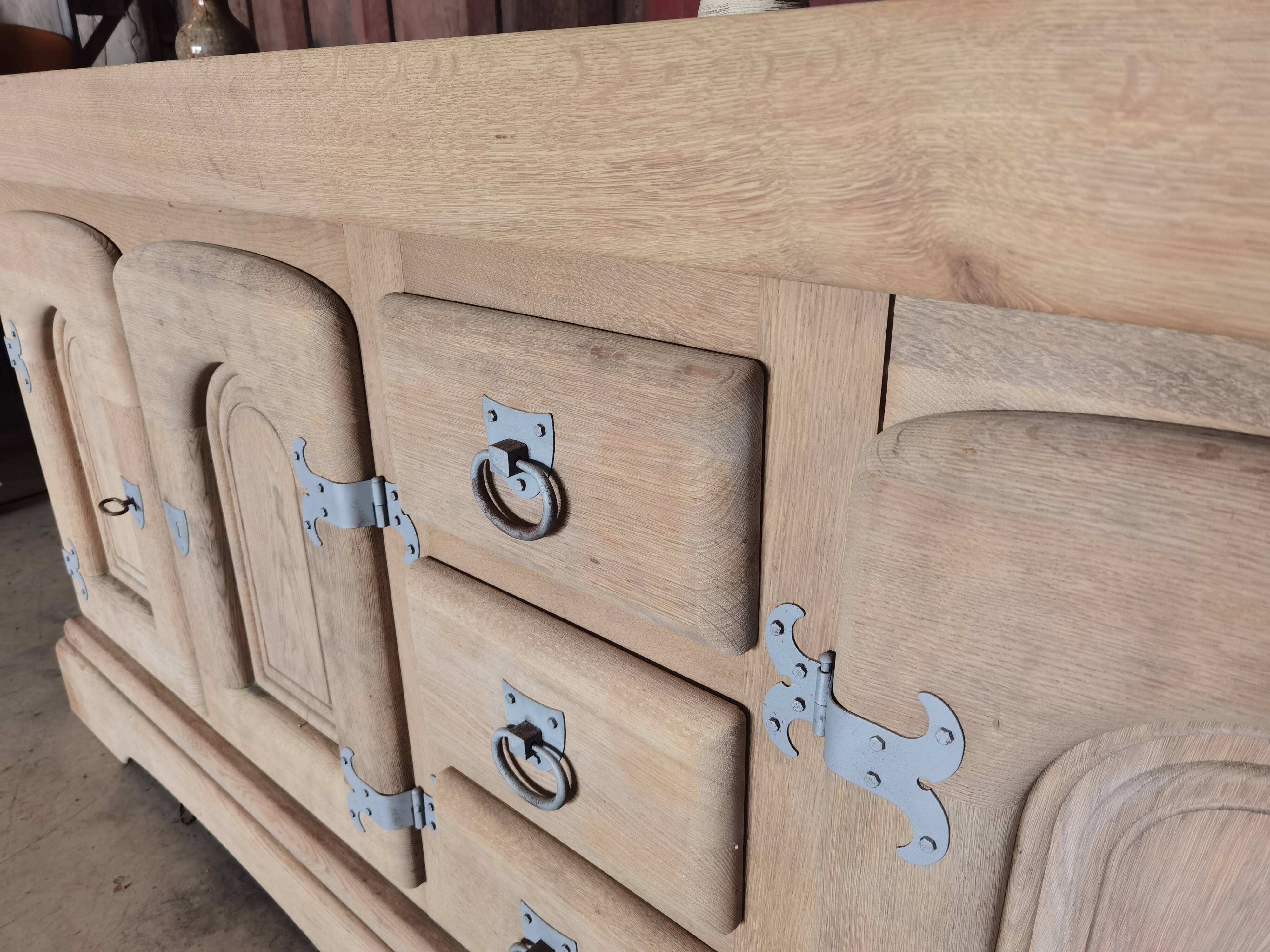 Crude massive buffet