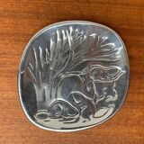 Vintage Canadian metal bowl with beaver decoration by Hoselton.