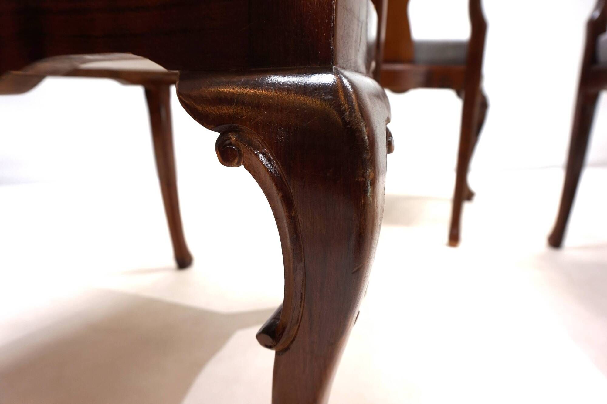 Lot de 5 chaises de salle à manger en acajou de style Reine Anne, 1920