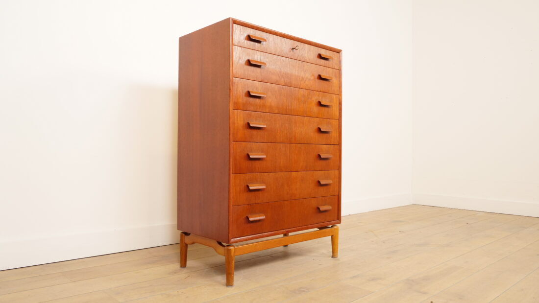 Vintage Danish chest of drawers | Teak | 7 drawers | 111 cm