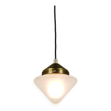 Jusqu'à 7 suspensions en laiton Art déco avec abat-jours coniques en verre, Vienne années 1930