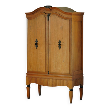 Début du XXe siècle, buffet Art déco en chêne danois avec des détails sculptés à la main, années 1930