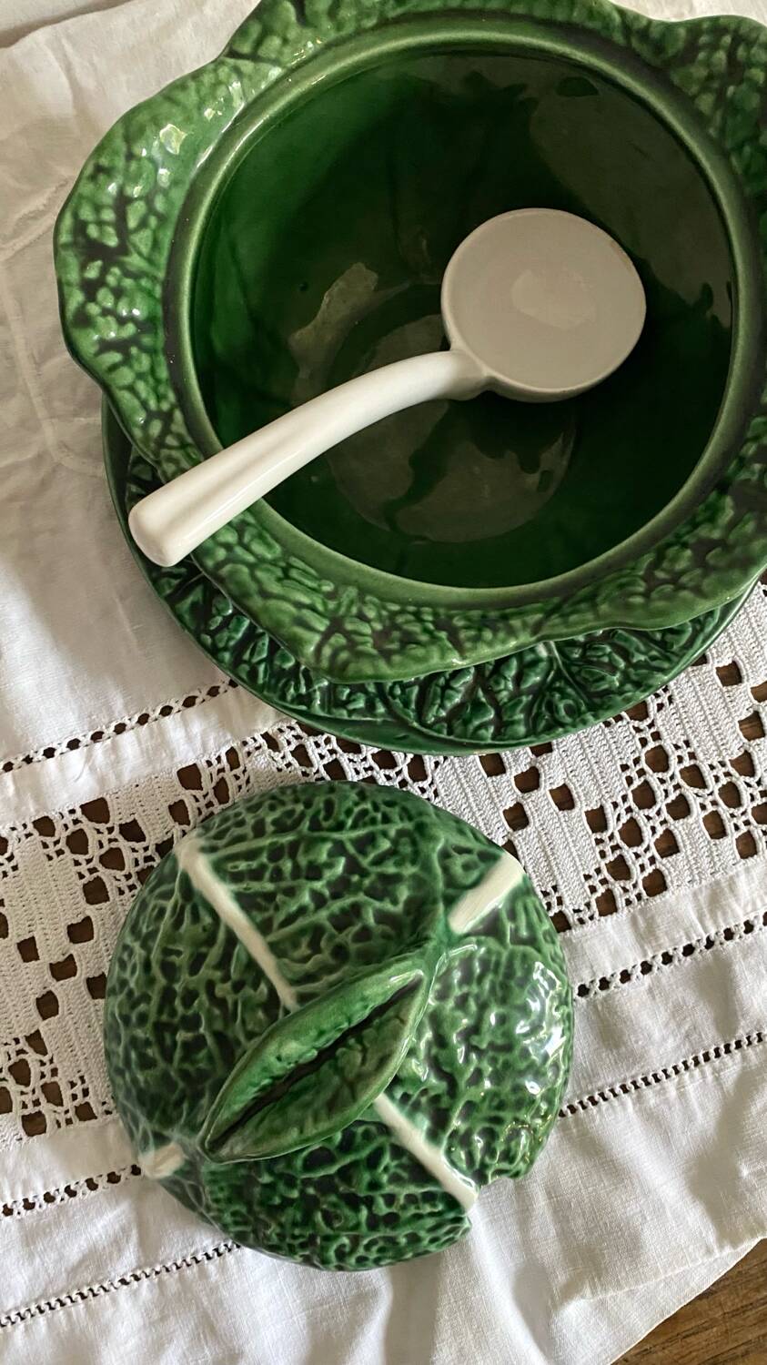 Soupière et plat en barbotine chou