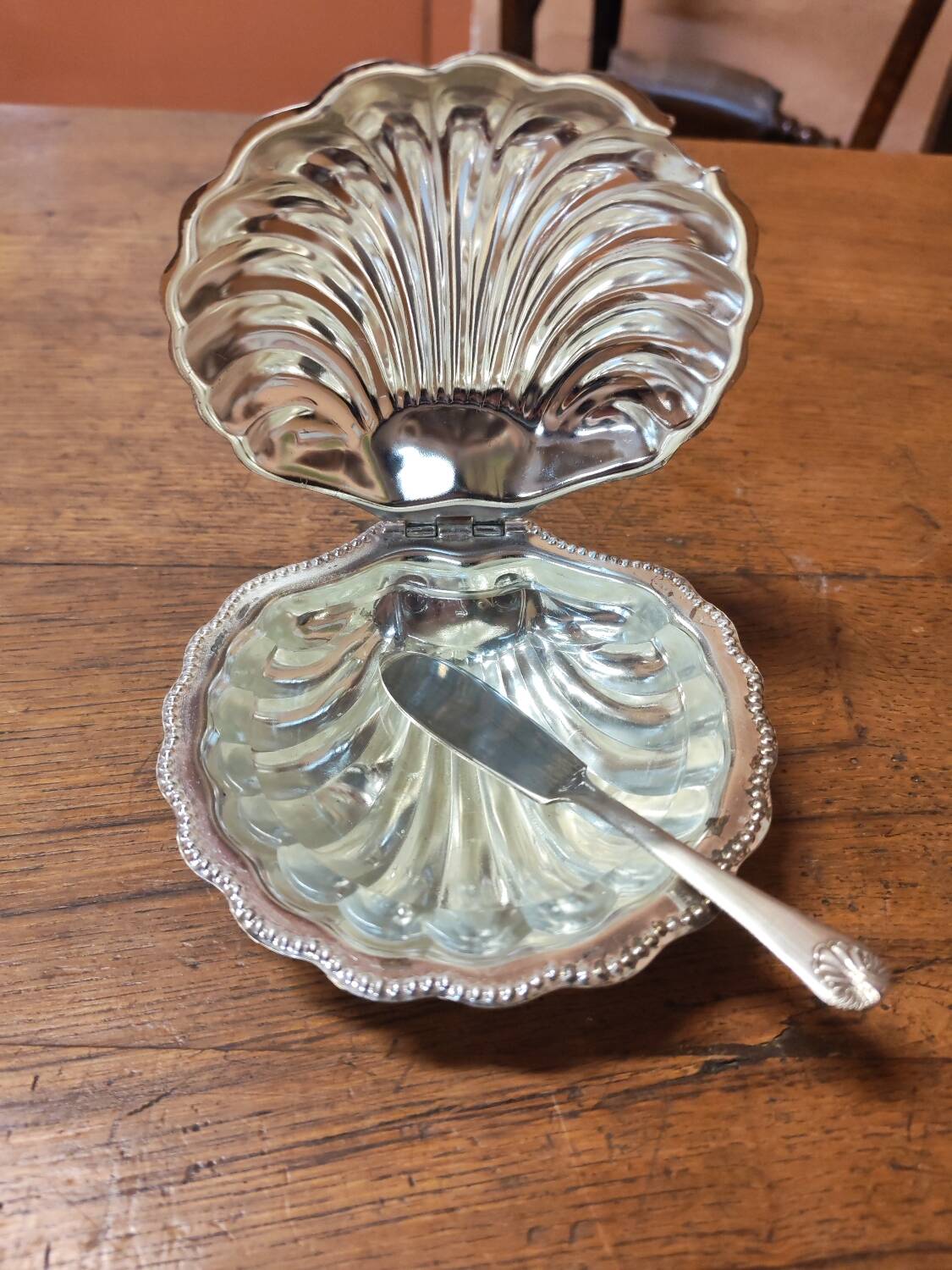 Vintage shell butter dish