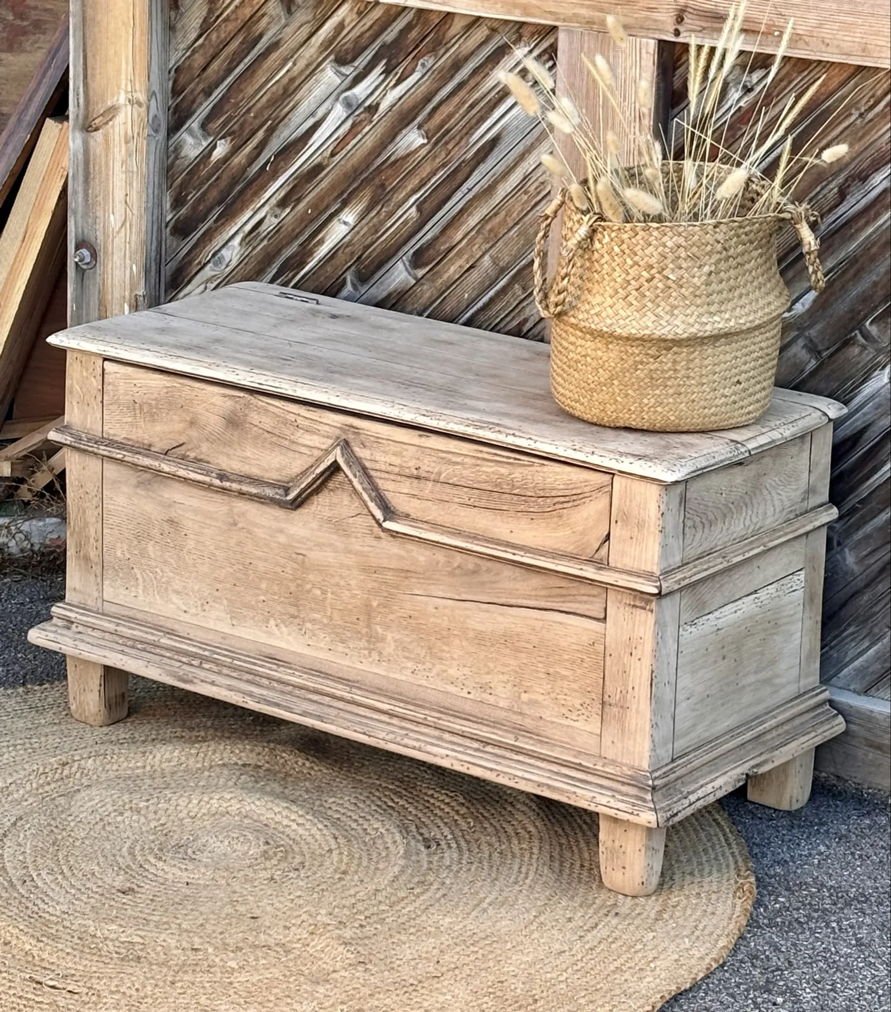 Banc coffre ancien en chêne massif brut