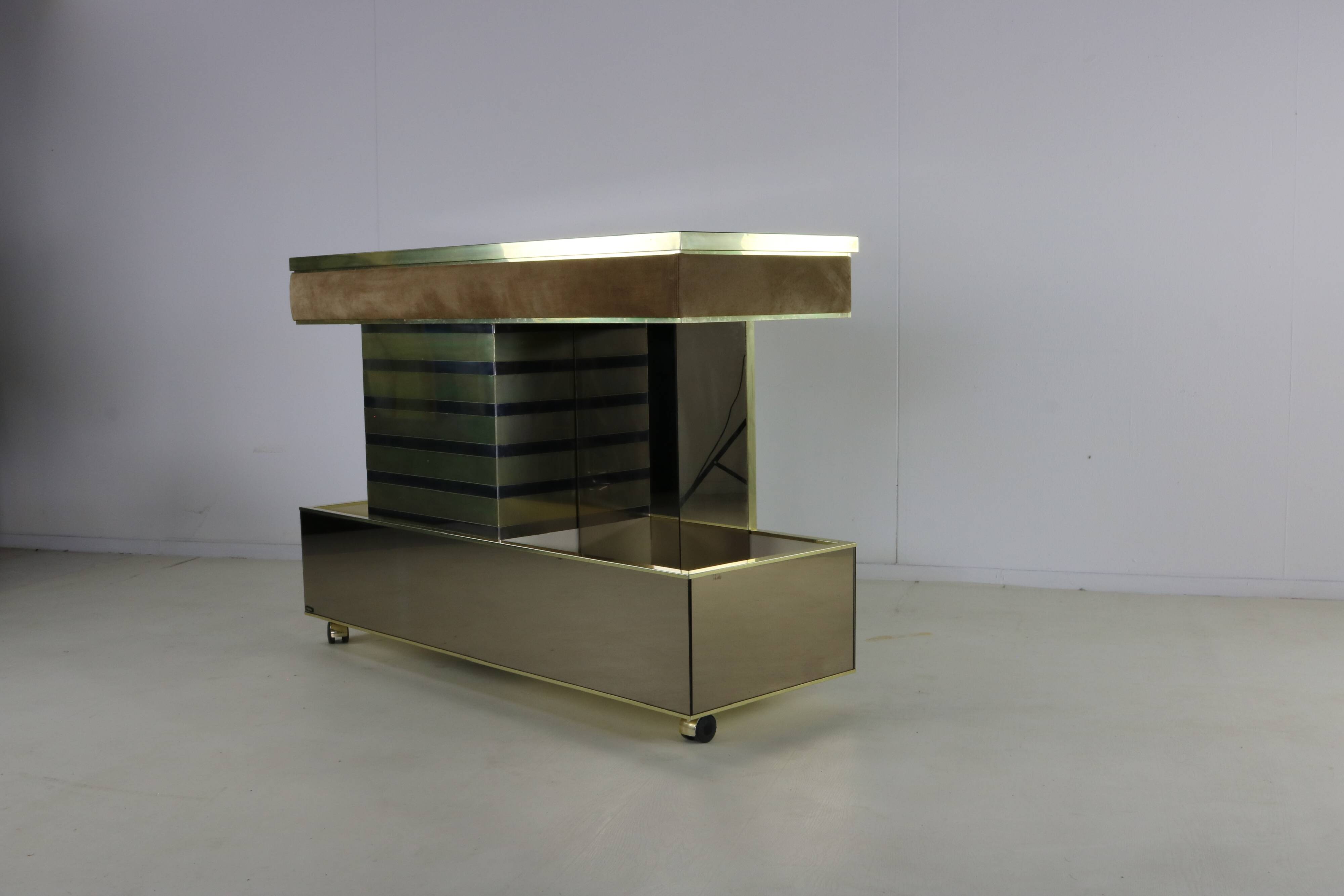 Seventies design bar cabinet by Harvey Guzzini for Stilglass Donati
