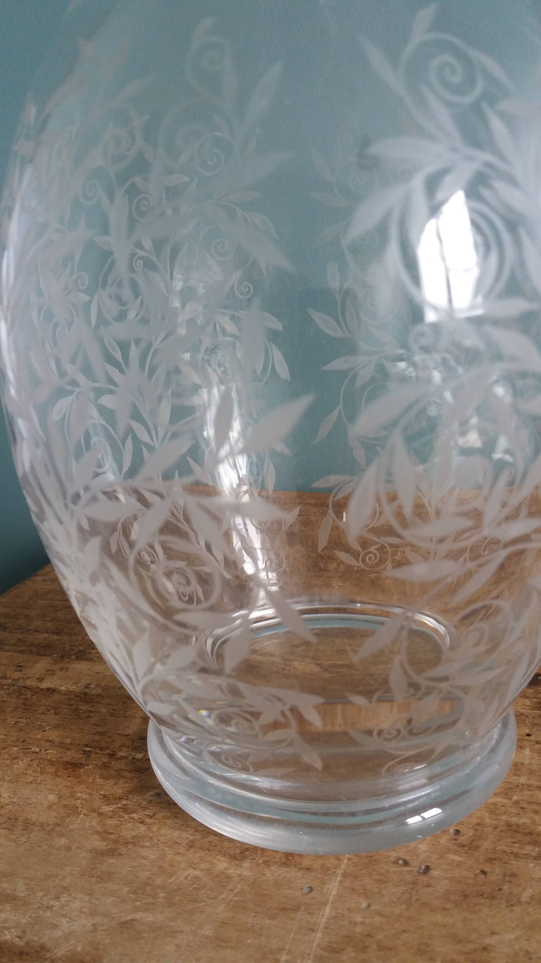 Carafe bottle with a stopper, engraved patterns, Baccarat, Golfe Juan