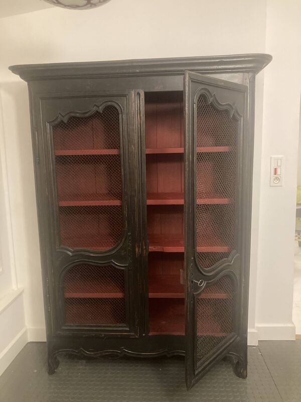 Meuble de rangement grillagé