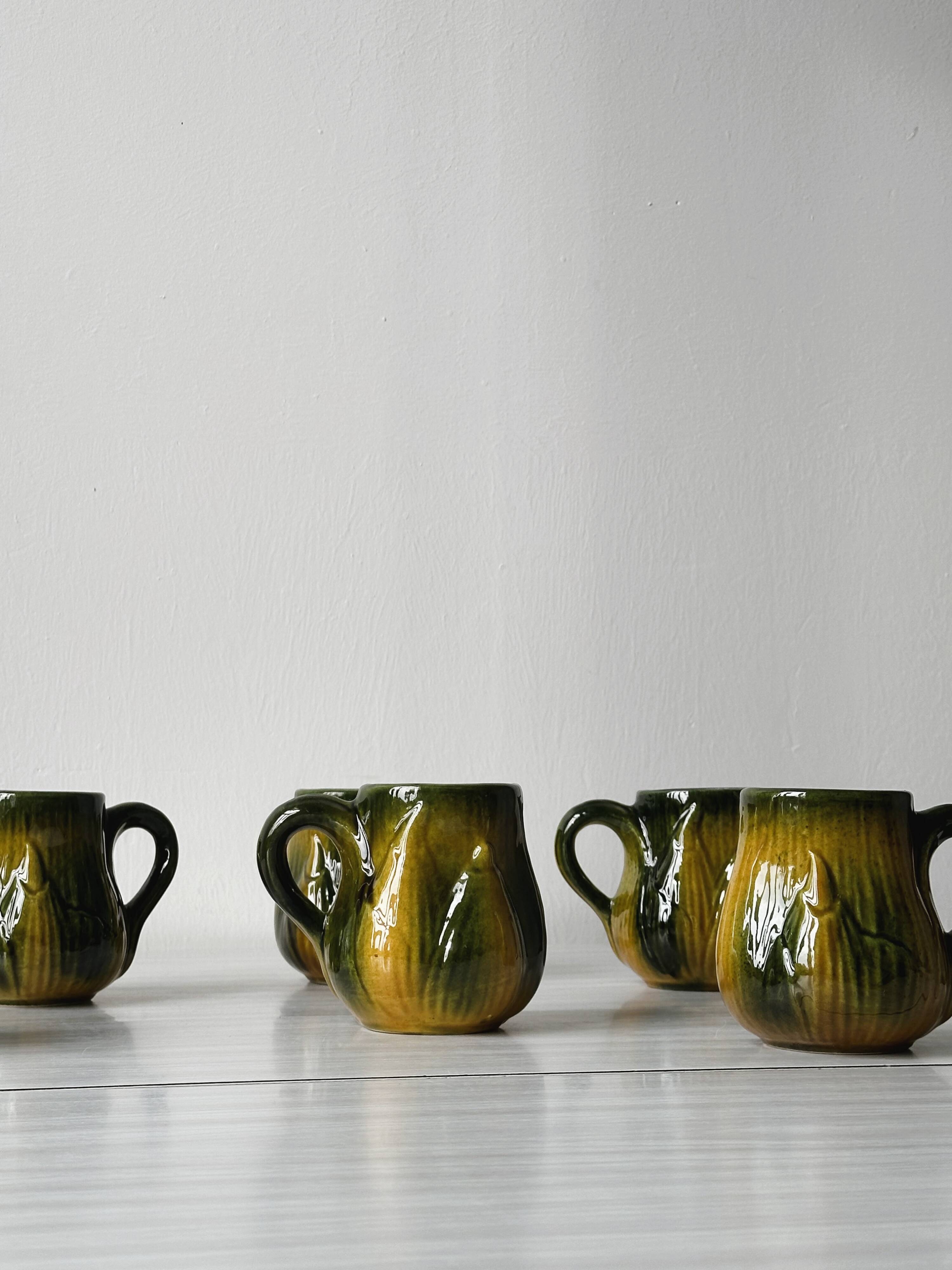 Cups - vintage country style mugs