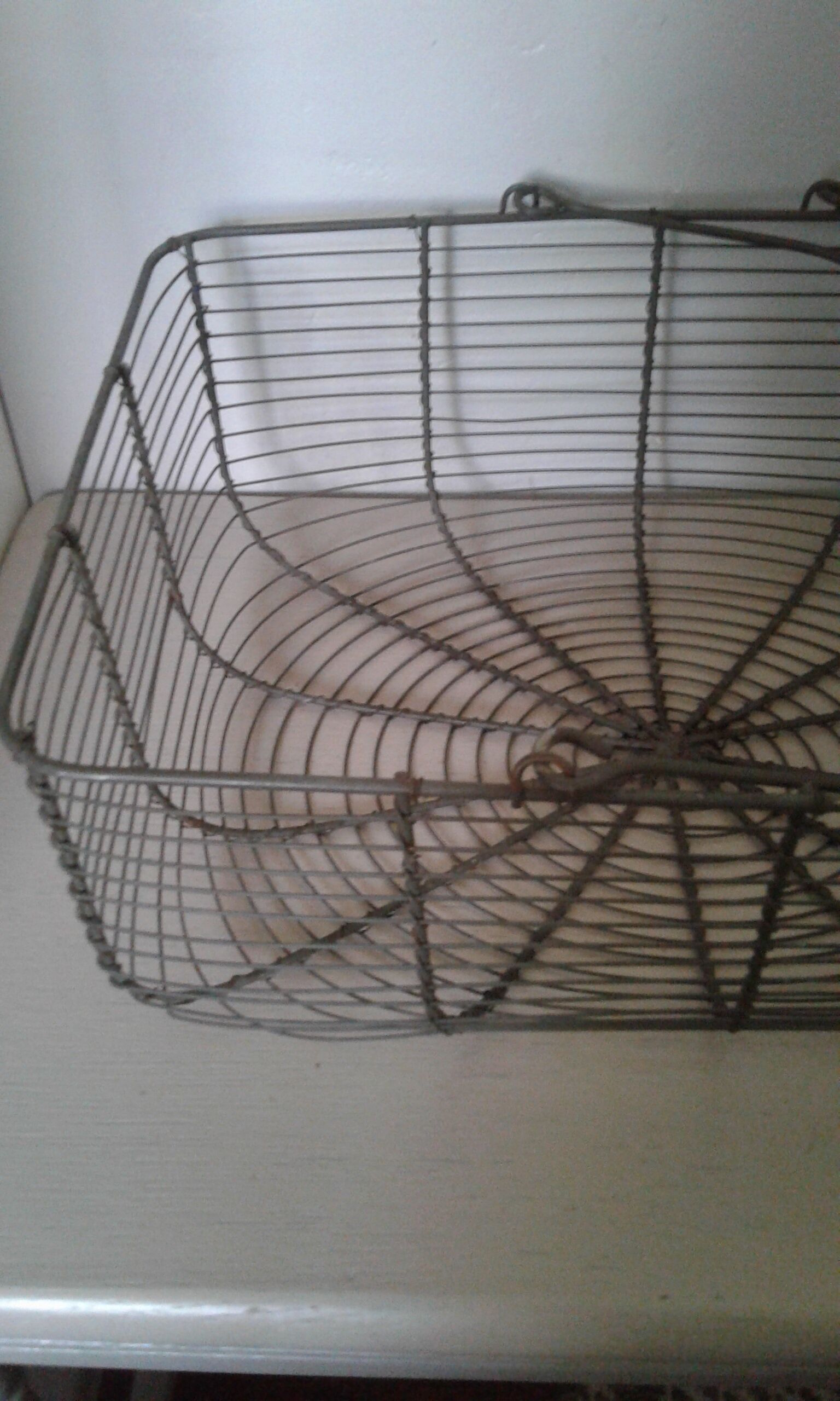 Metal basket with wooden handles