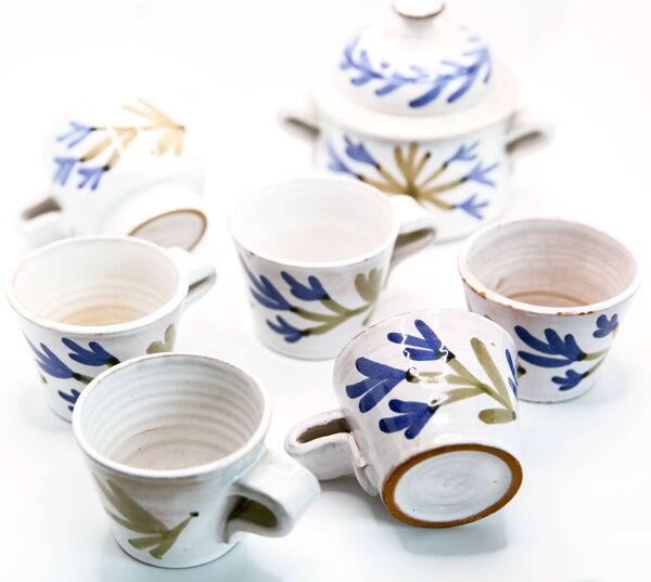 5 tasses, 1 pot à lait, 1 sucrier de Michel Barbier Vallauris