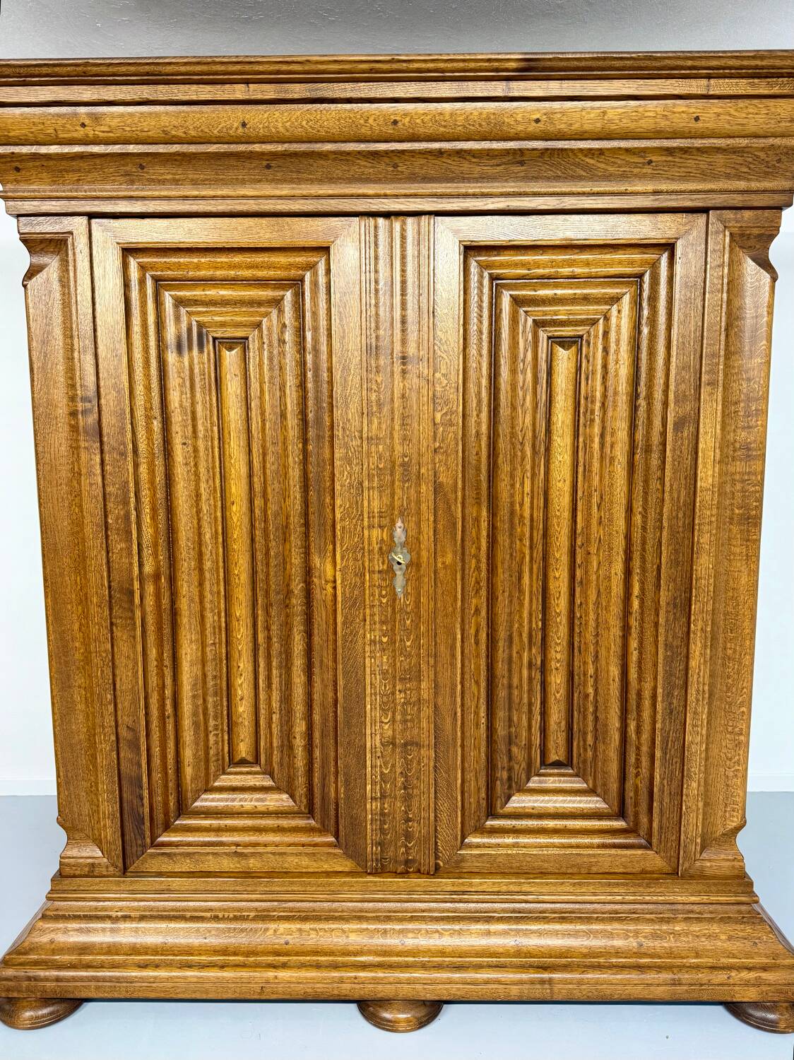 Frankfurt solid wood wardrobe geometric shape vintage wardrobe