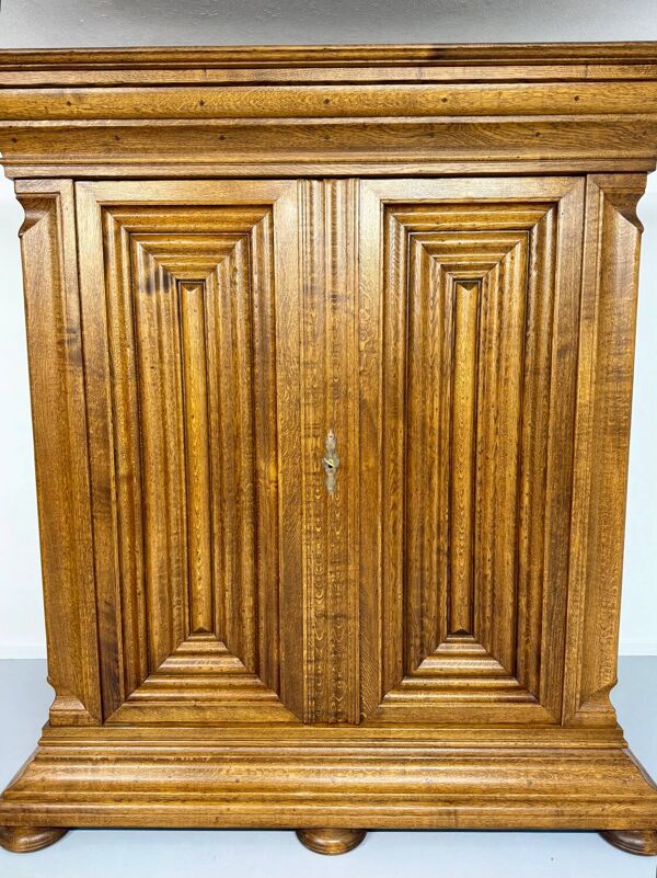 Armoire en bois massif de Francfort forme géométrique vintage penderie