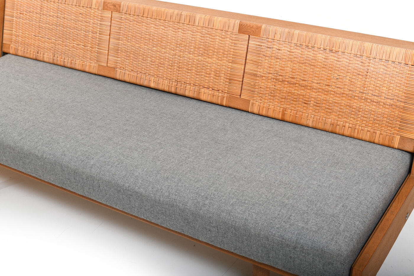 Daybed GE-258 en chêne et canne par Hans J. Wegner
