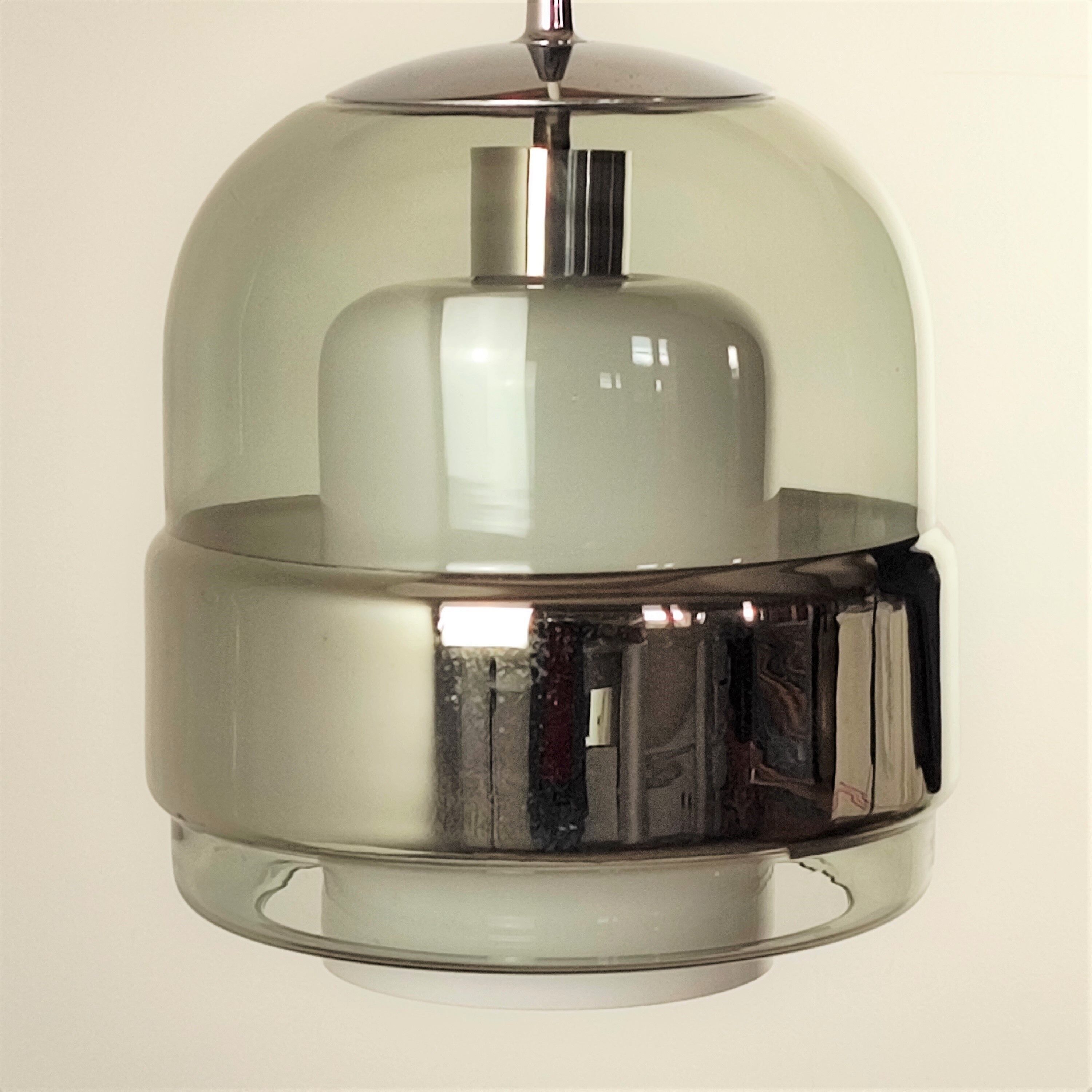 Glass and opaline suspension