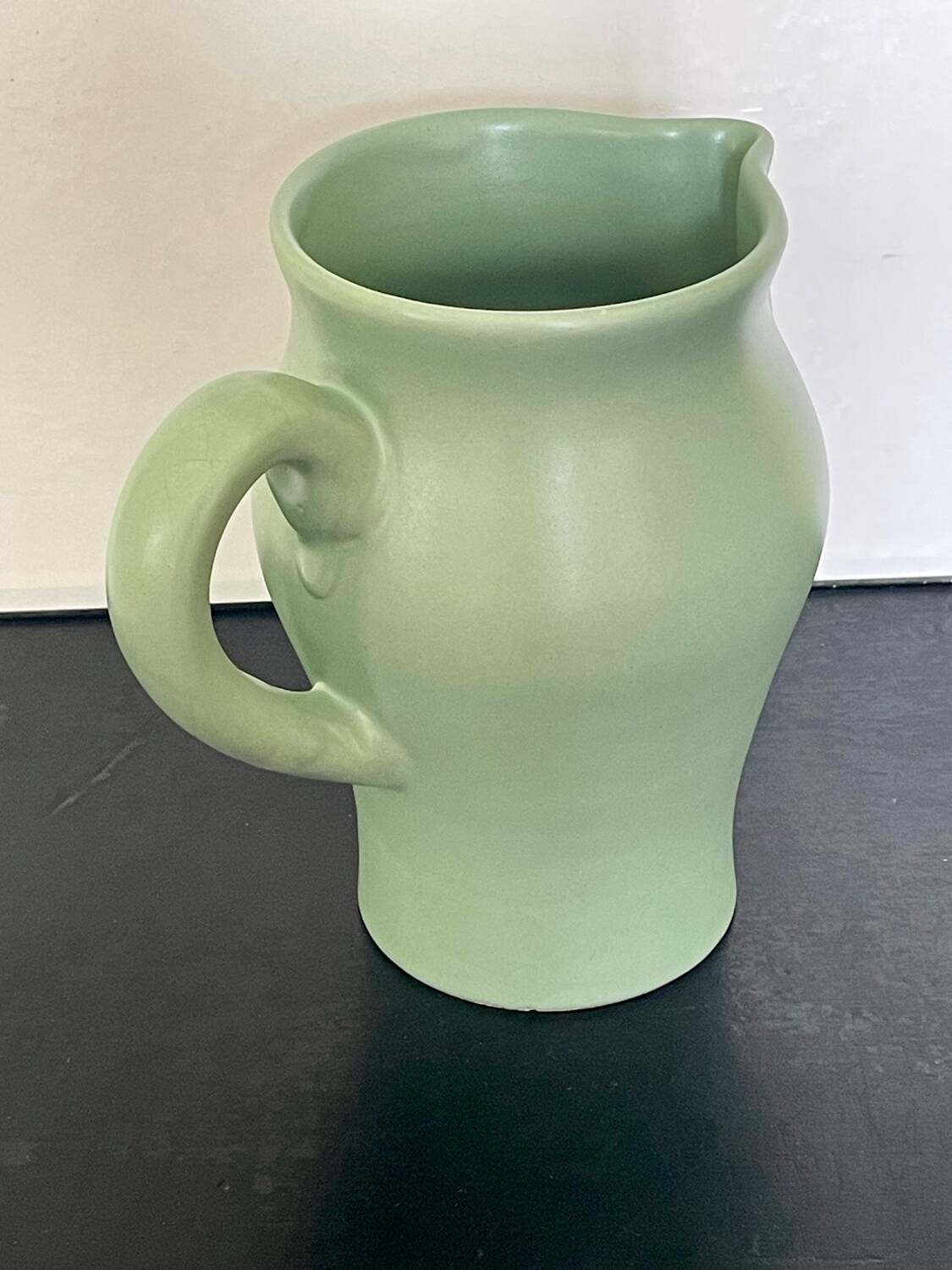 Pichet vert en céramique André Baud Vallauris