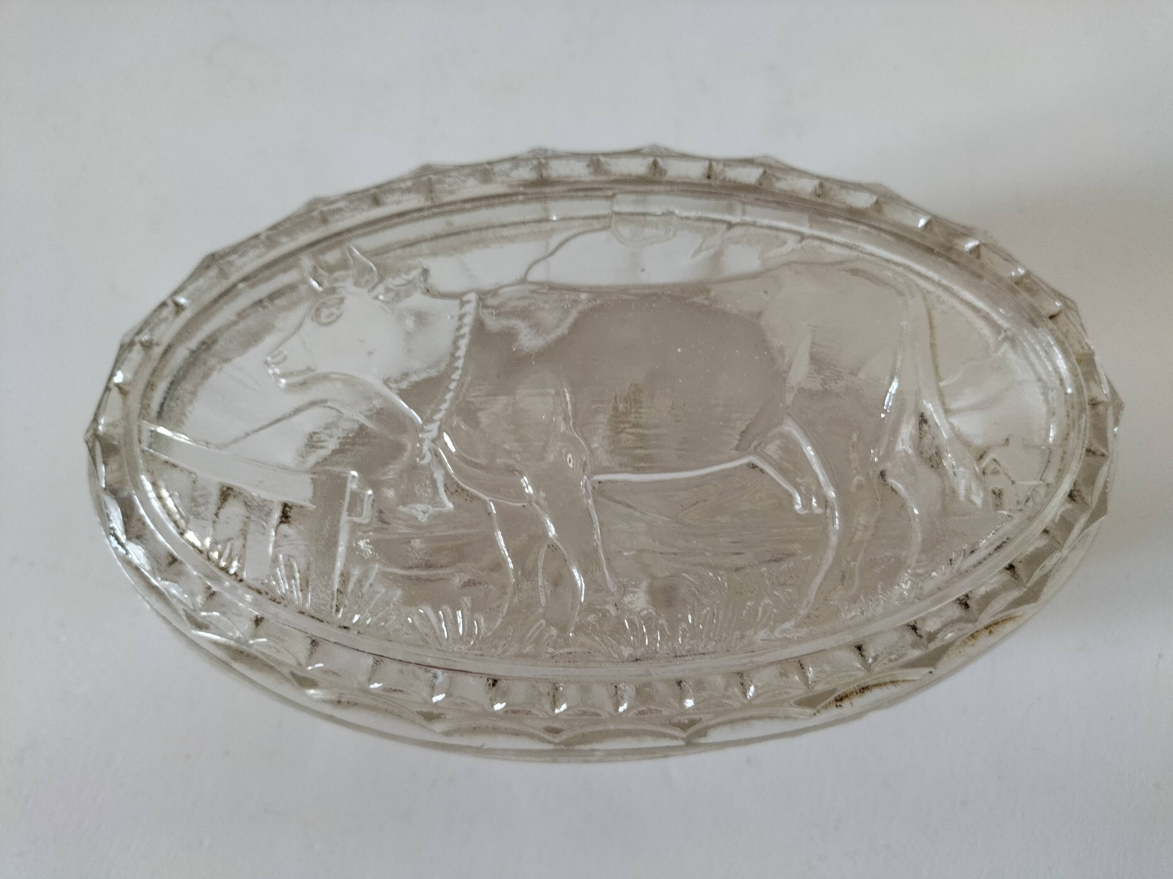 Beurrier vintage en verre pressé décor vache
