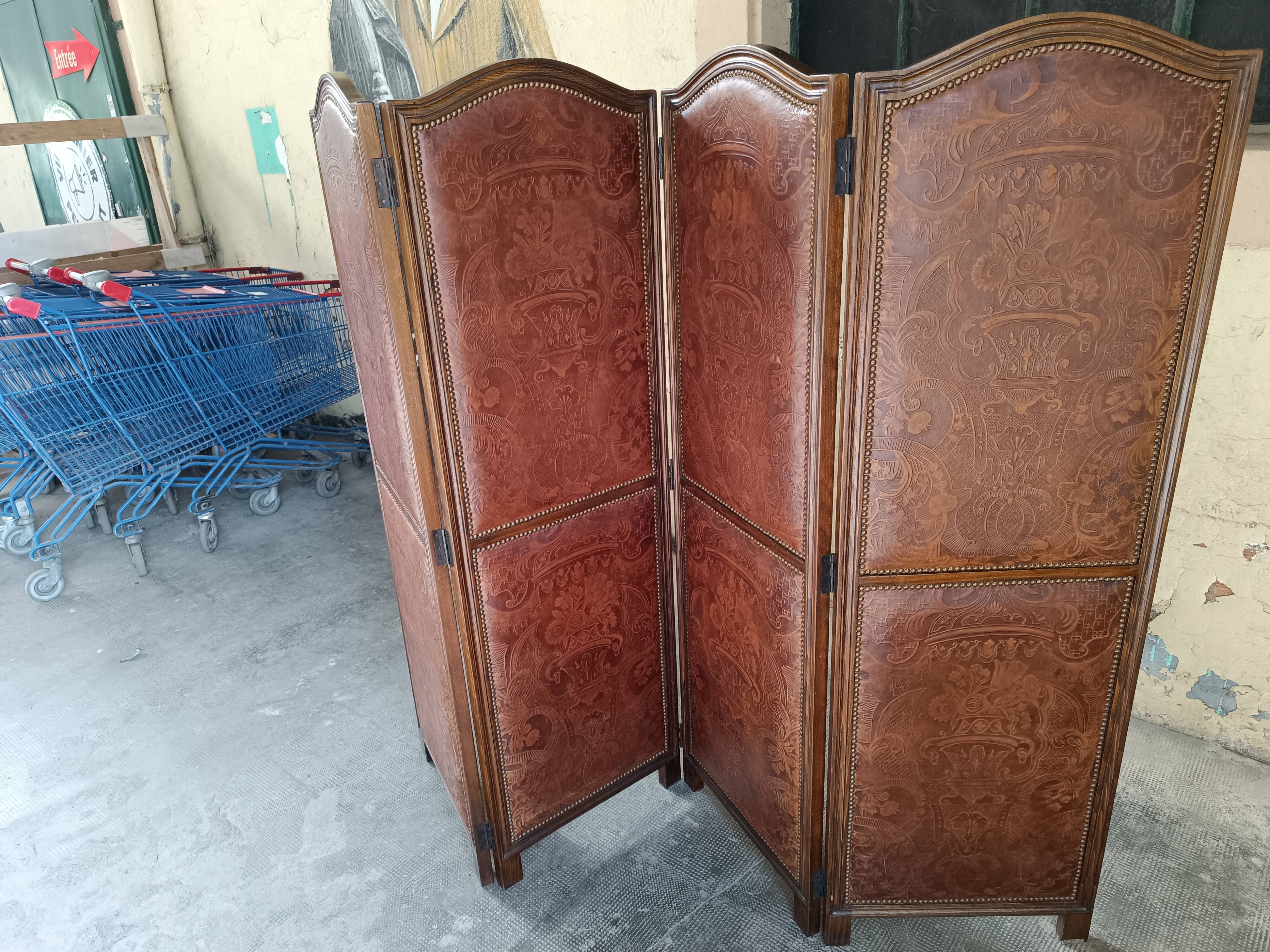 4-leaf wood and leather screen