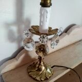 Lampe rococo , pied en bronze ciselé, fausse bougie et  pampilles pendeloques en cristal