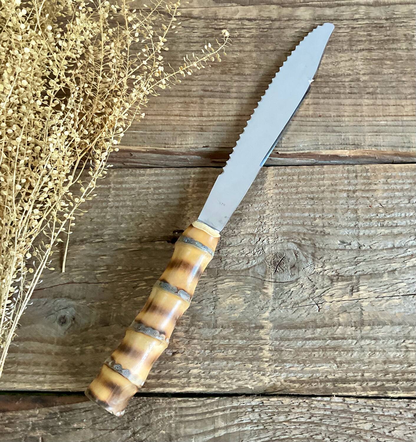 Bread knife with bamboo handle
