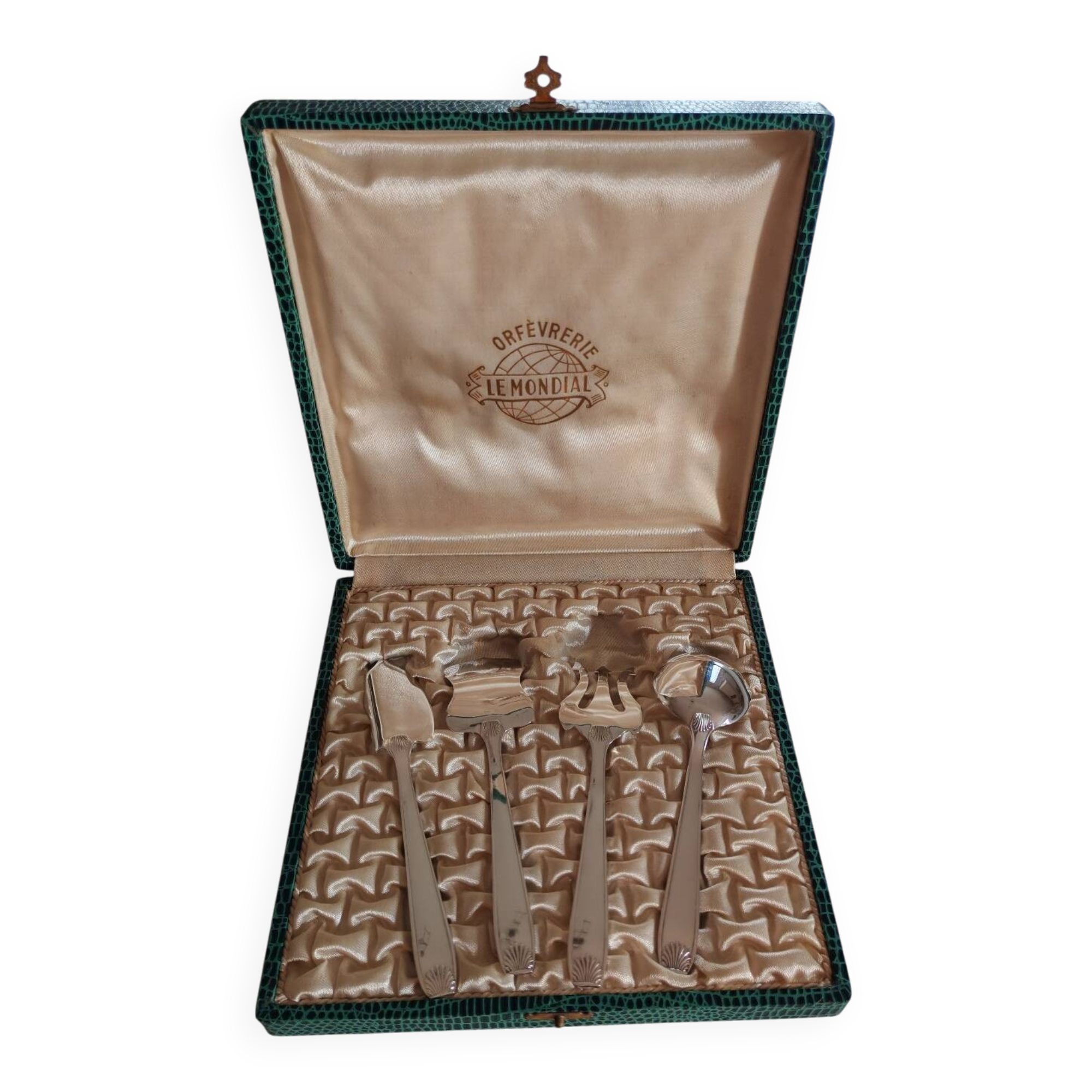 4 silver-plated metal serving utensils with case