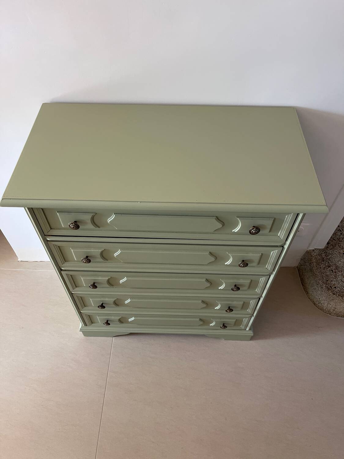 Refurbished antique chest of drawers with 5 drawers